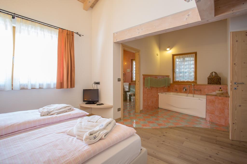 Castelir Suite Hotel بانتشيا الغرفة الصورة